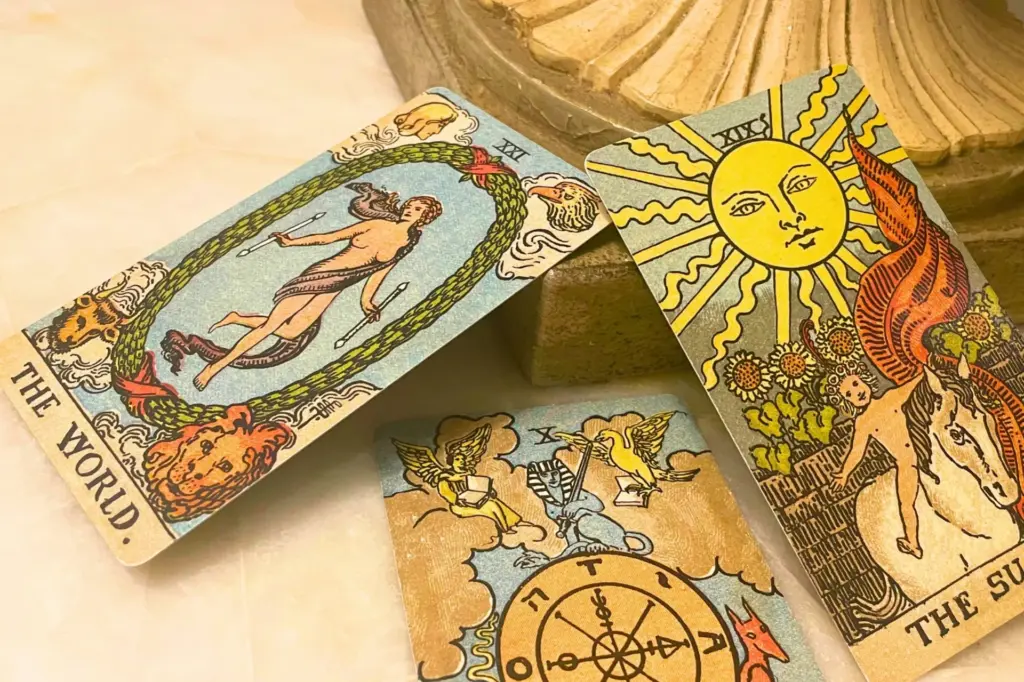 タロットカード_世界と太陽と運命の輪_ライダー版