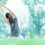 ヨガをする女性_後ろ姿